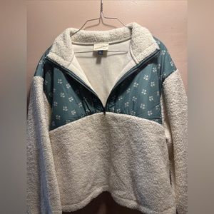 Universal tread brand sweater size xl white with flowers